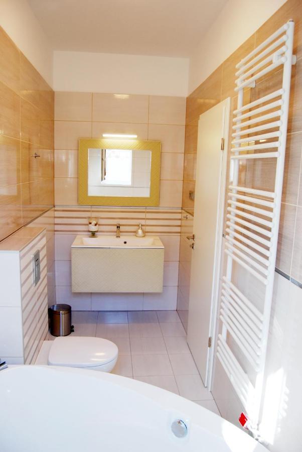 Luxurious Apartment With Balconies In Downtown Bp Budapeszt Zewnętrze zdjęcie